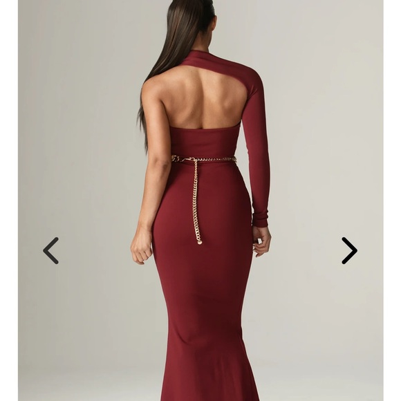 NWT Maroon/Red beautiful gown. Selling because passed return date - Picture 2 of 3